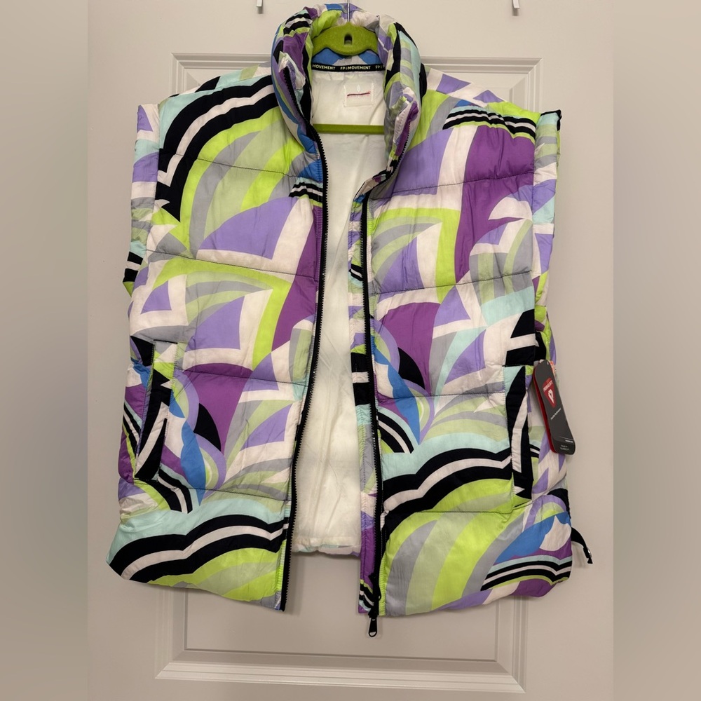 NWT Free People Movement In A Bubble Puffer Vest - Kai Geo Super Berry - Size: S - Picture 6 of 17
